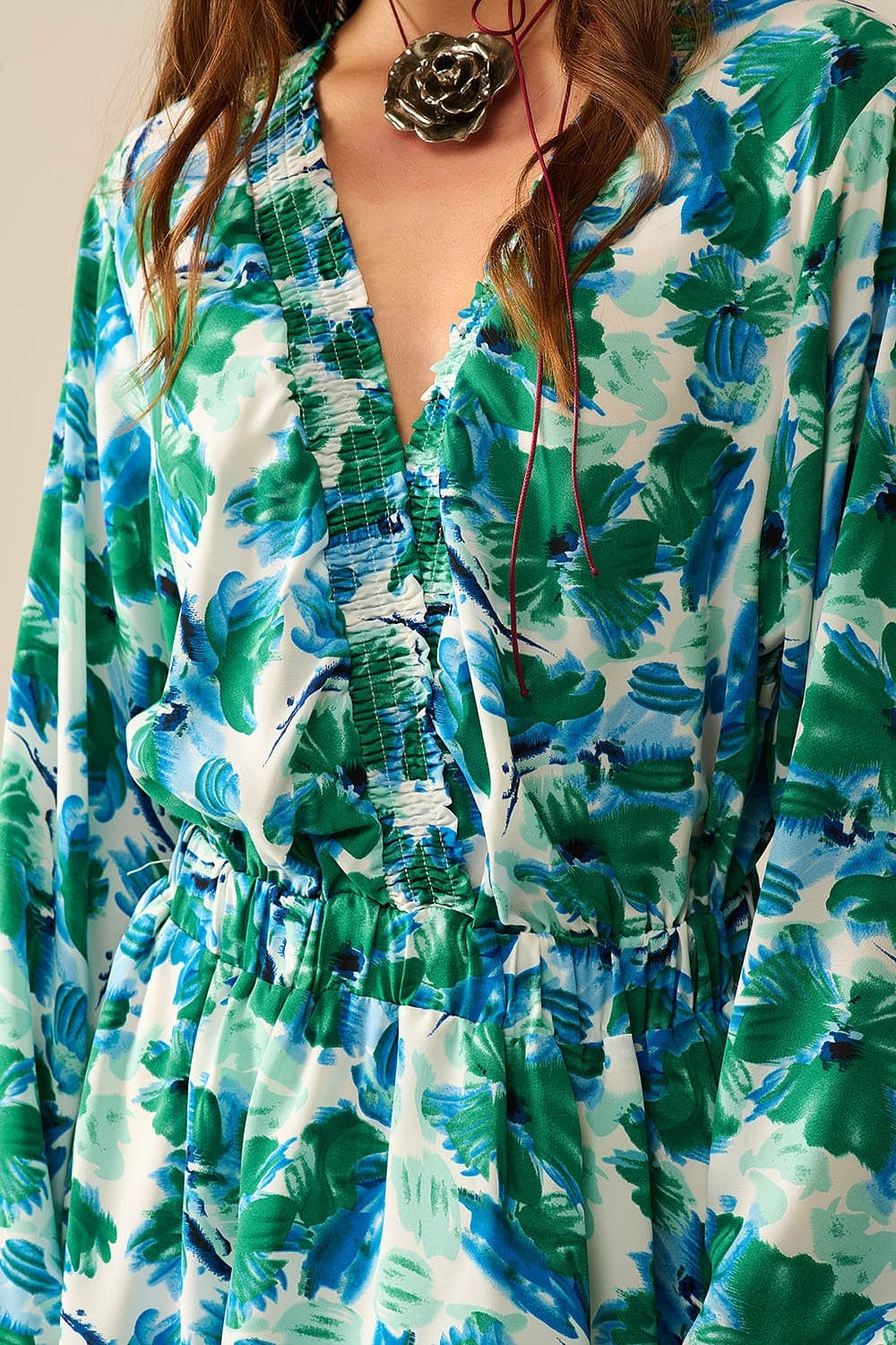 Q2 Women's Dress Short Dress With A Wide V-Neck And Floral Print