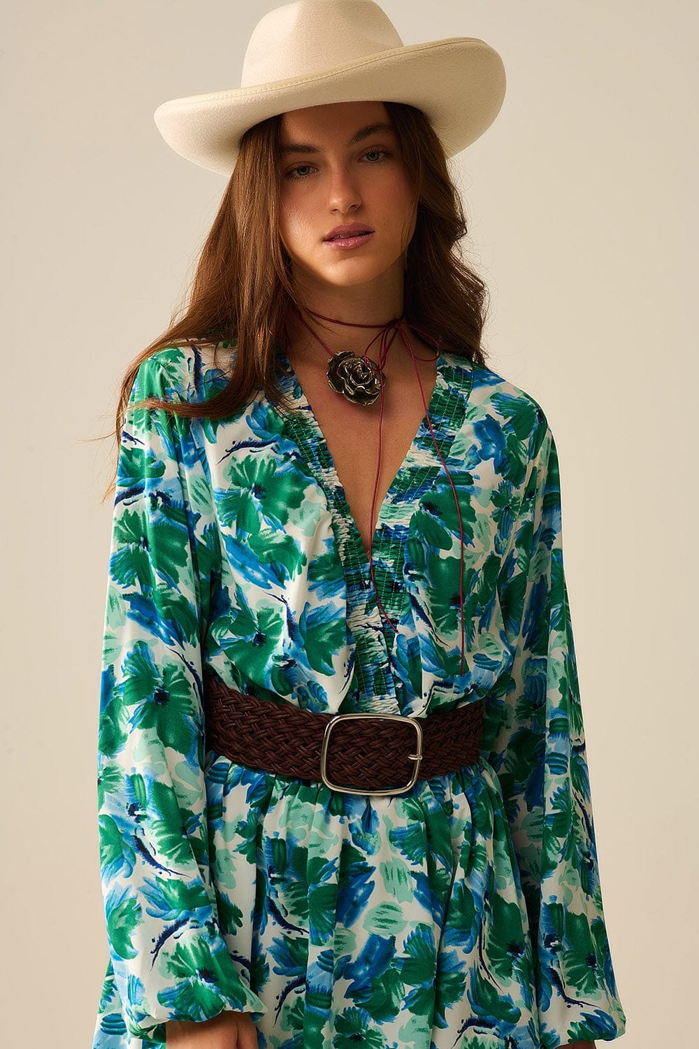 Q2 Women's Dress Short Dress With A Wide V-Neck And Floral Print