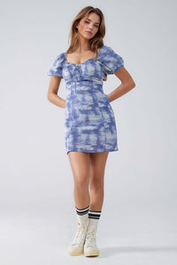 Q2 Women's Dress Short Dress With Puff Sleeves In Abstract Blue And White Print