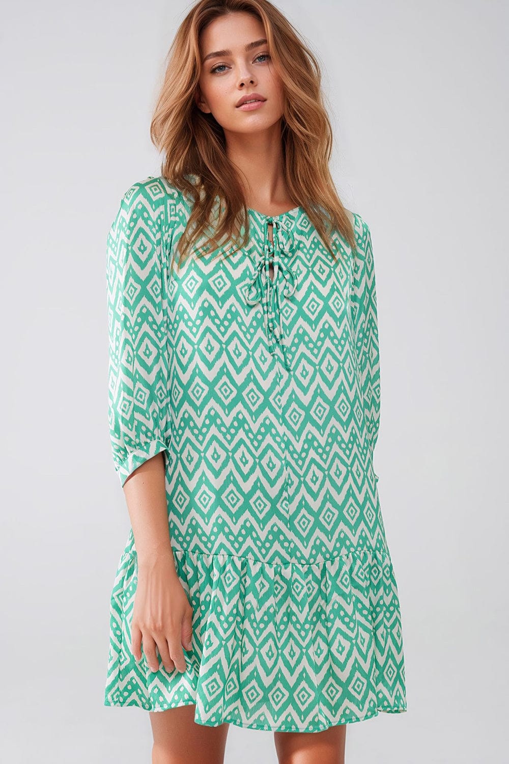 Q2 Women's Dress Short Dress With Tie At The Front Details In Ethnic Green Print