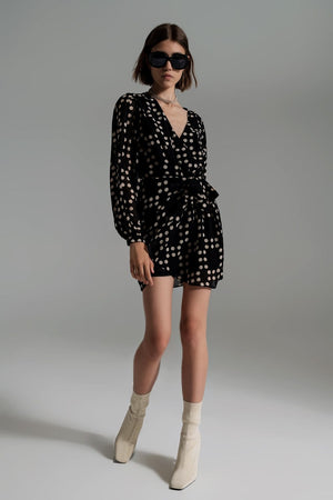 Q2 Women's Dress Short Dress With Wrapped Skirt And Balloon Sleeves In Cream And Black Polka Dot Print