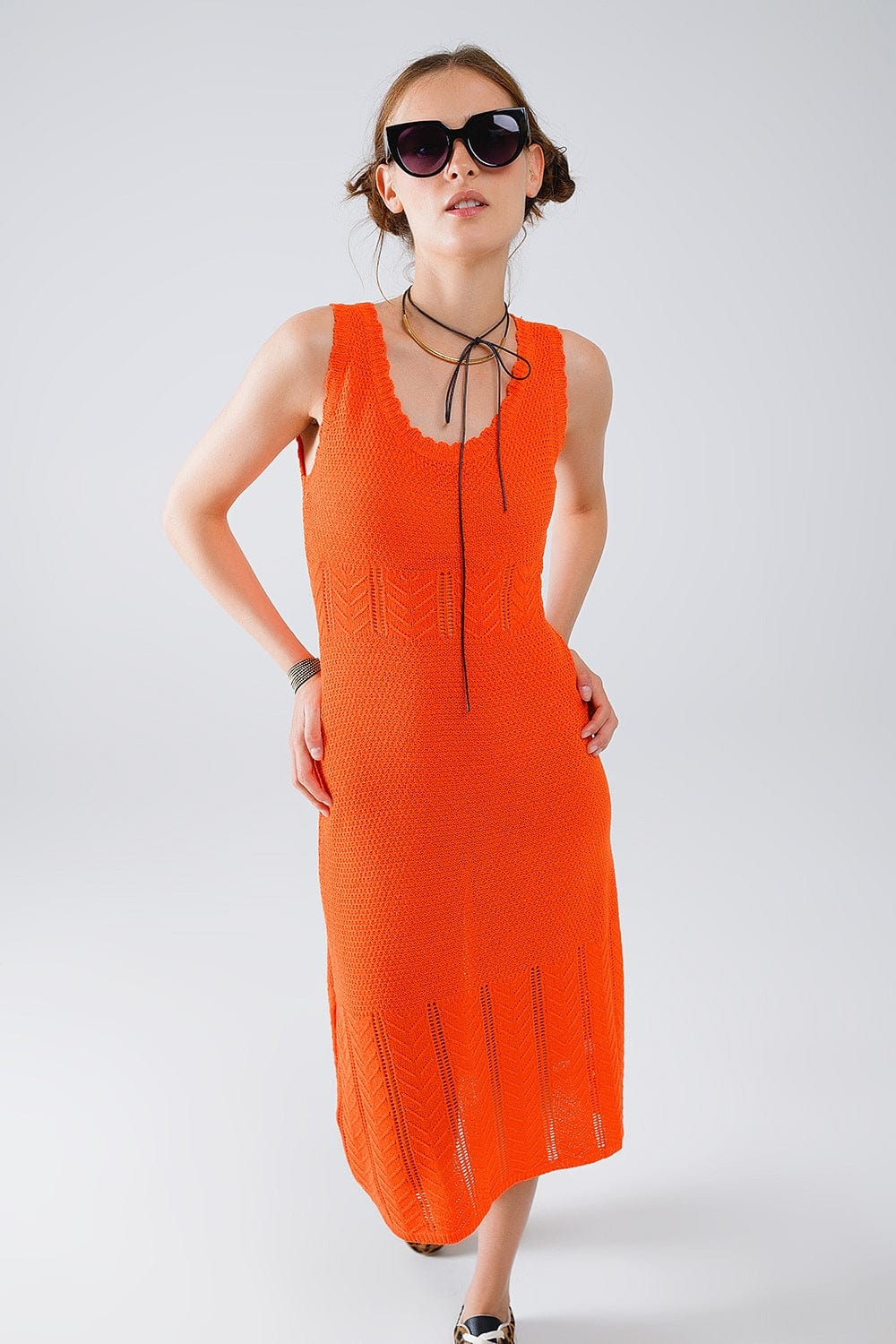 Q2 Women's Dress Sleeveless Orange Knit Midi Dress With Round Neck