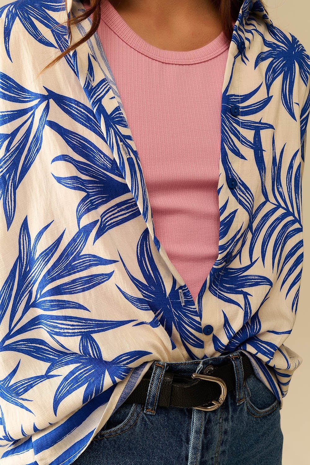 Q2 Women's Dress Tropical Motif Relaxed Blouse In Blue And White