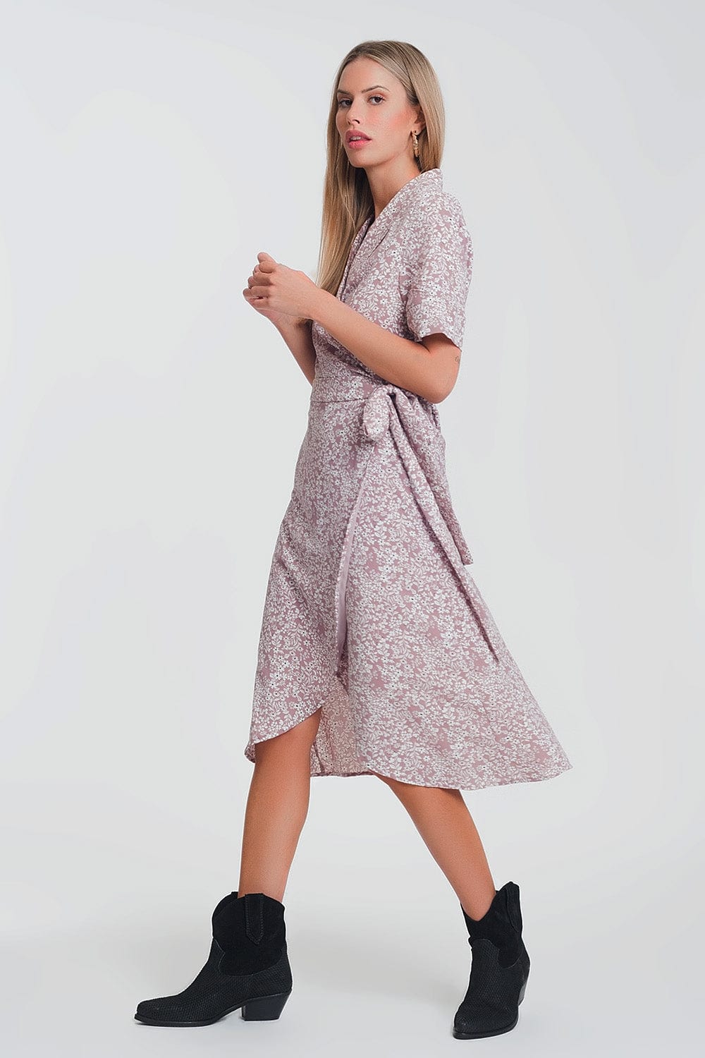 Q2 Women's Dress Wrap midi dress in pink floral print
