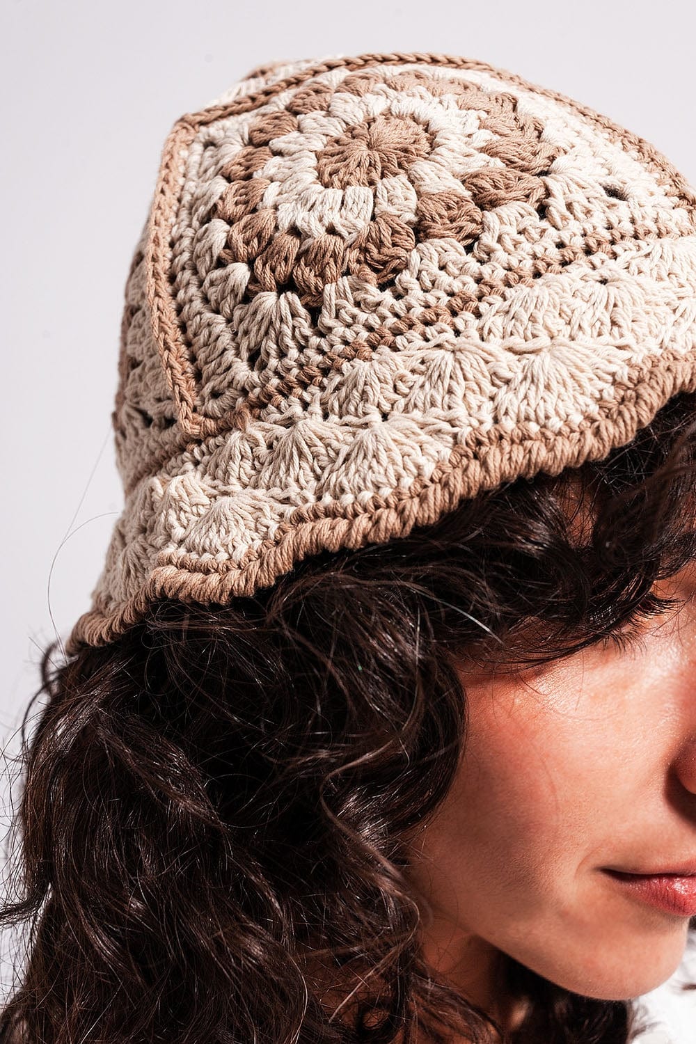 Q2 Women's Hat One Size / Beige / China Crochet Bucket Hat with Daisy Detail in Beige