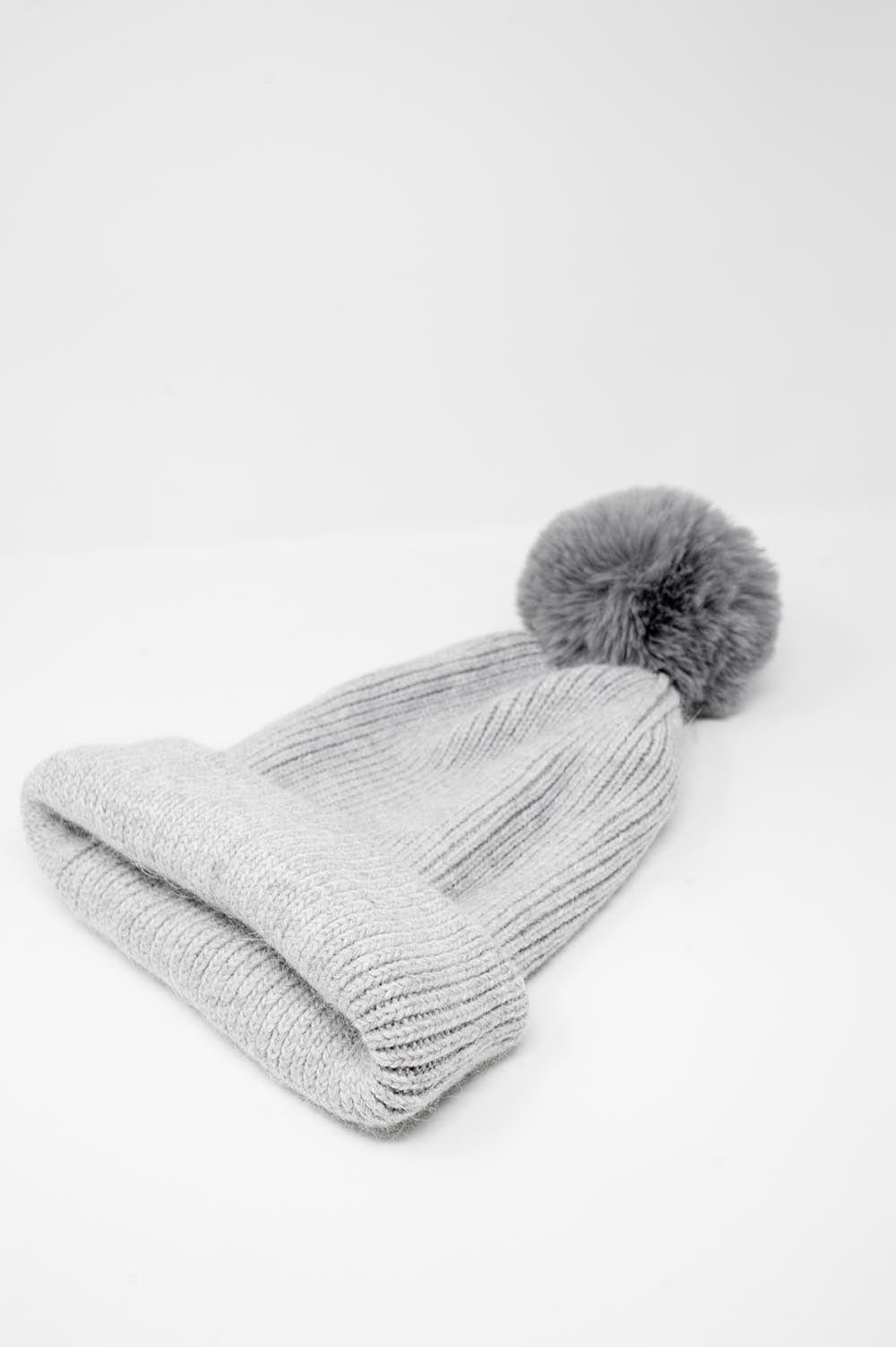 Q2 Women's Hat One Size / Grey / China Gray Knitted Hat with Pompom