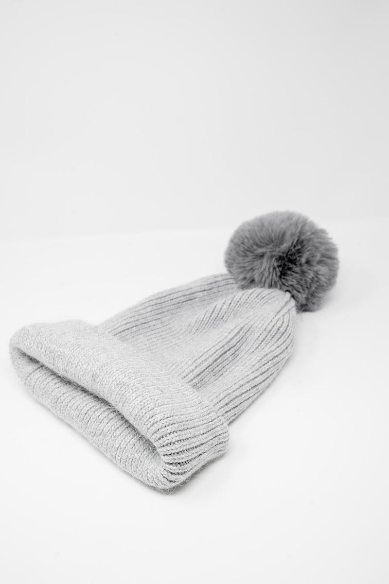 Q2 Women's Hat One Size / Grey / China Gray Knitted Hat with Pompom