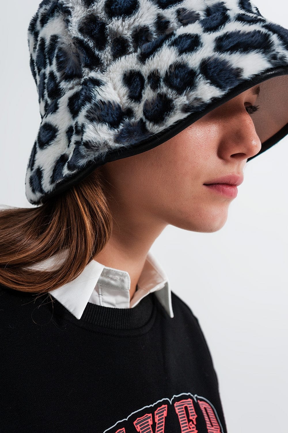 Q2 Women's Hat One Size / Grey / China Grey Bucket Hat in Animal Print