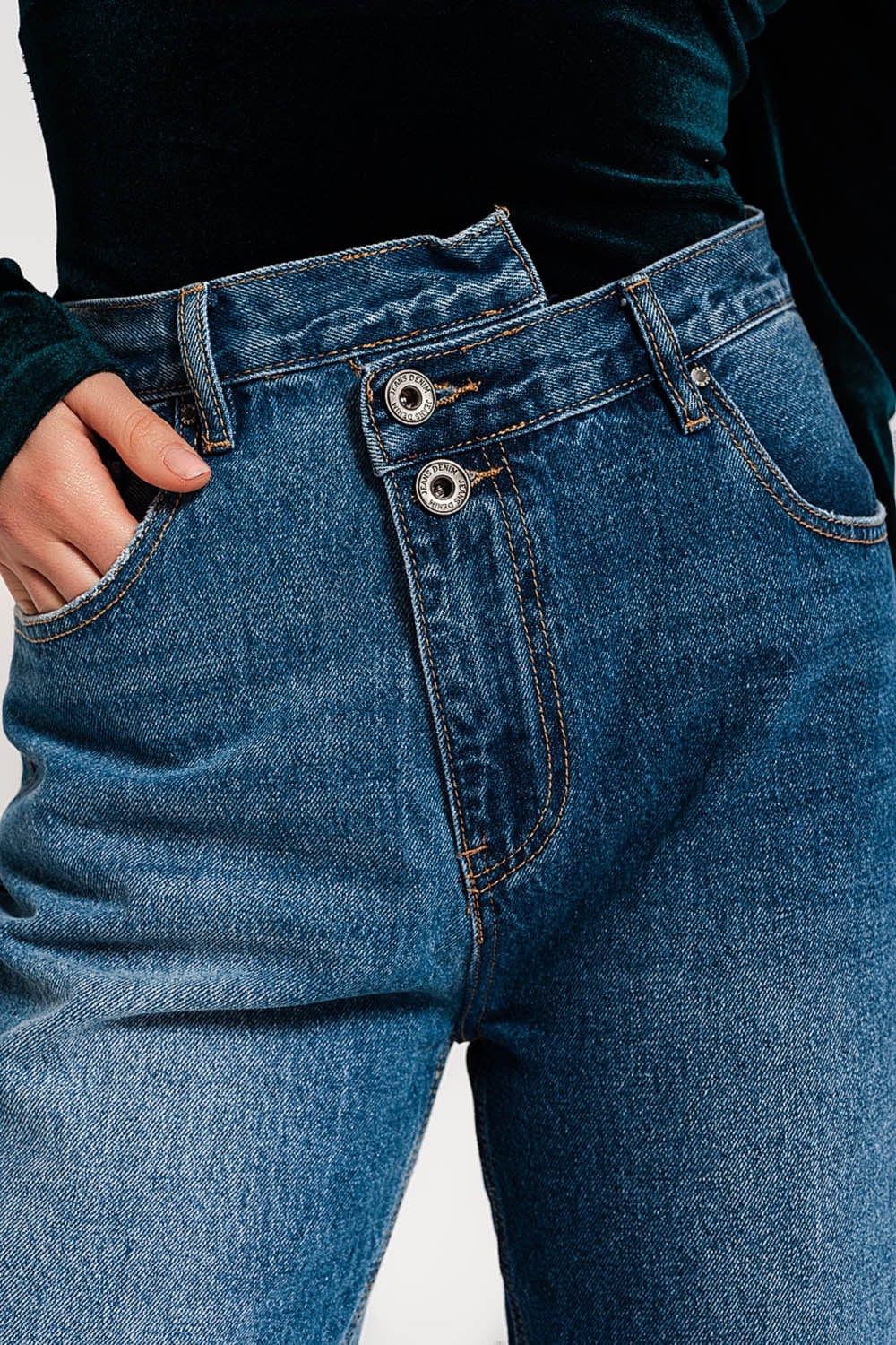 Q2 Women's Jean Asymmetric Button Detail Mom Jeans in Mid Blue