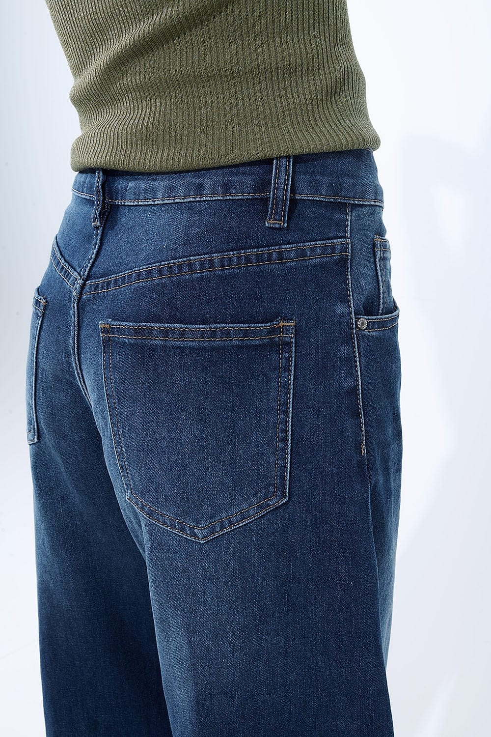 Q2 Women's Jean Barrel Jeans With Balloon-Style Knee Seam Detail