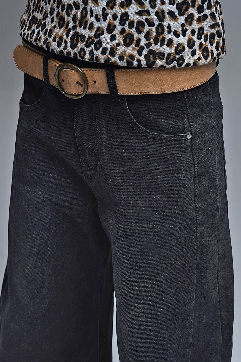 Q2 Women's Jean Black Barrel Jeans With Side Seam Detail