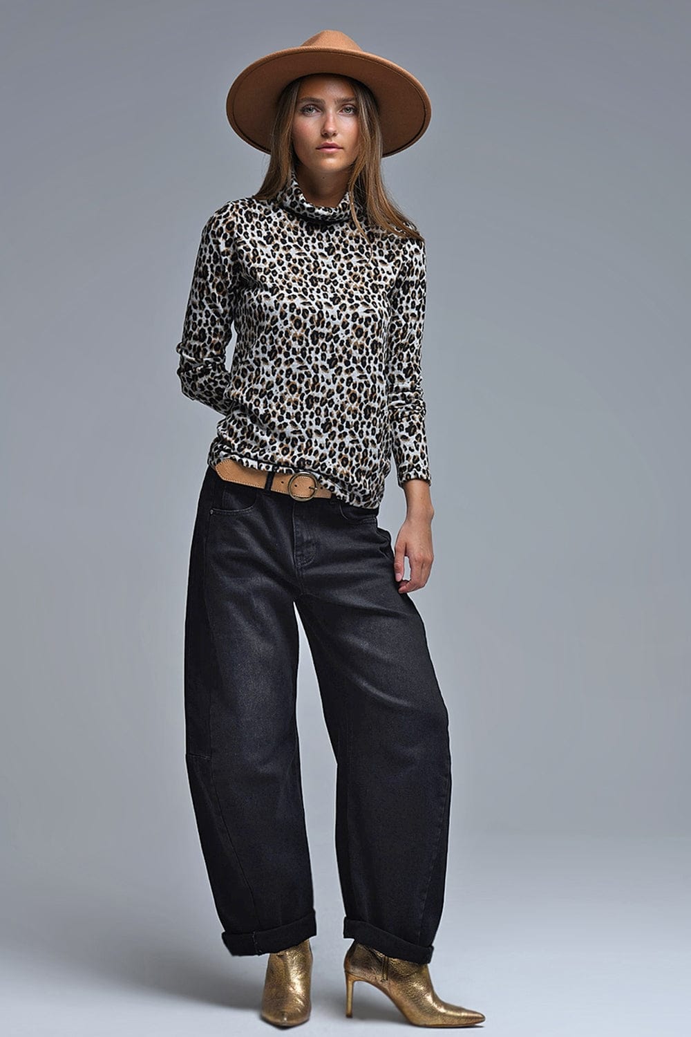 Q2 Women's Jean Black Barrel Jeans With Side Seam Detail