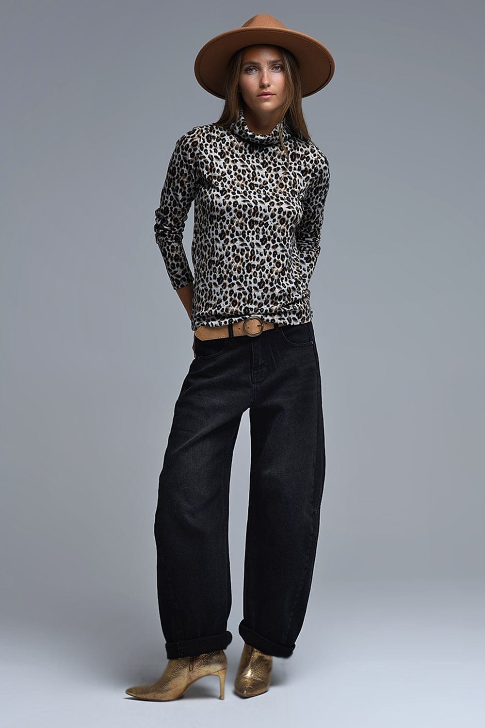 Q2 Women's Jean Black Barrel Jeans With Side Seam Detail