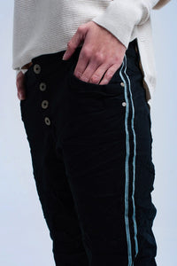 Q2 Women's Jean Black boyfriend jeans with buttons