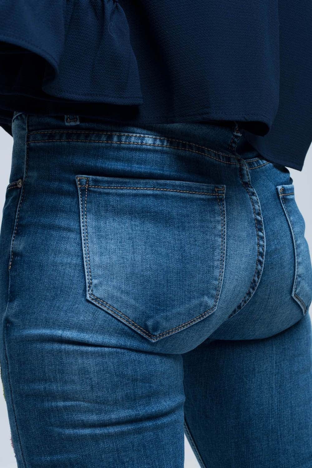 Q2 Women's Jean Blue skinny jean with embroideries
