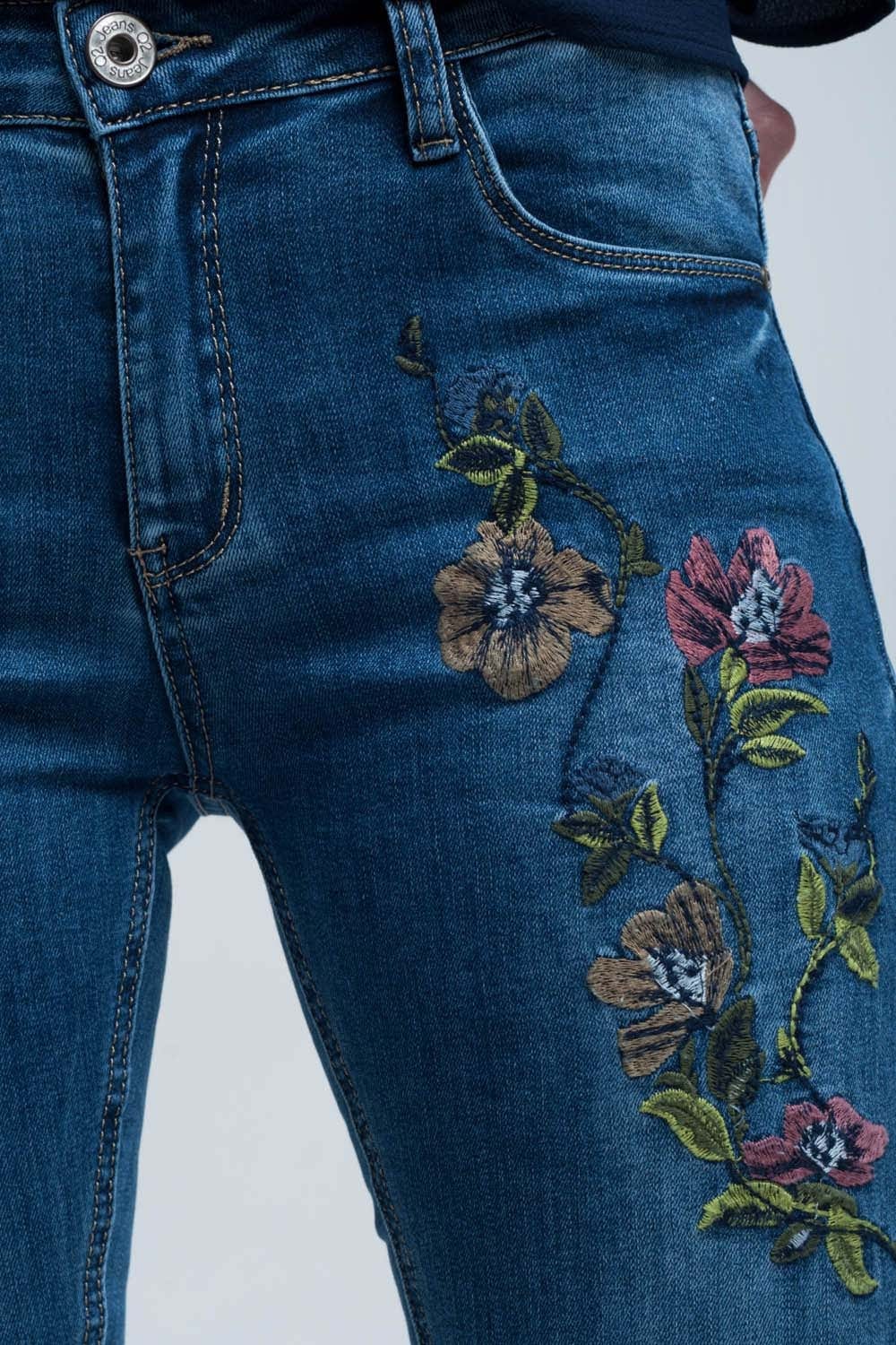Q2 Women's Jean Blue skinny jean with embroideries