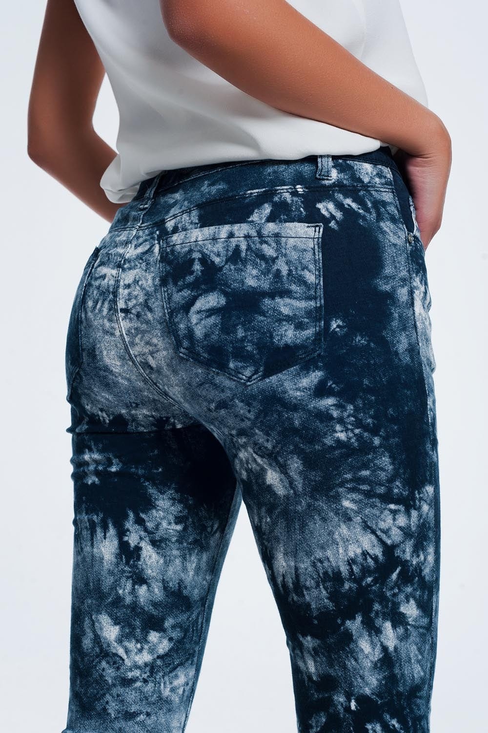 Q2 Women's Jean Blue Tinted Slim Pants