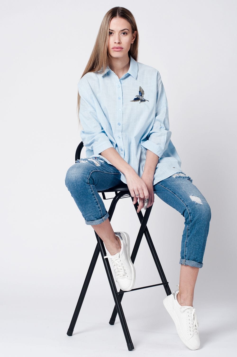 Q2 Women's Jean Blue wash mom jeans bird embroidery