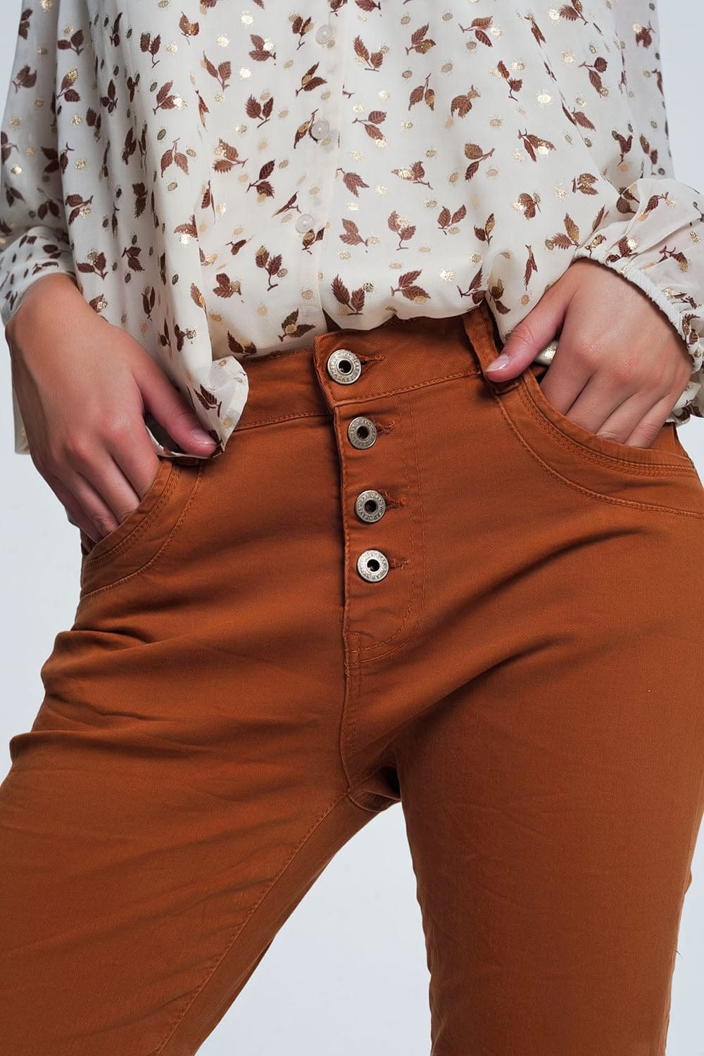 Q2 Women's Jean Caldera Jeans with Button Closure