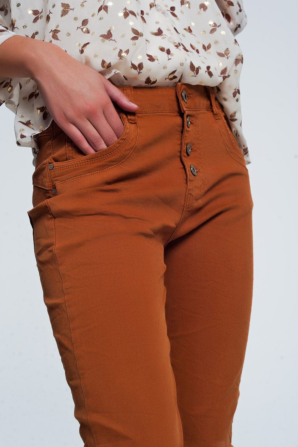 Q2 Women's Jean Caldera Jeans with Button Closure