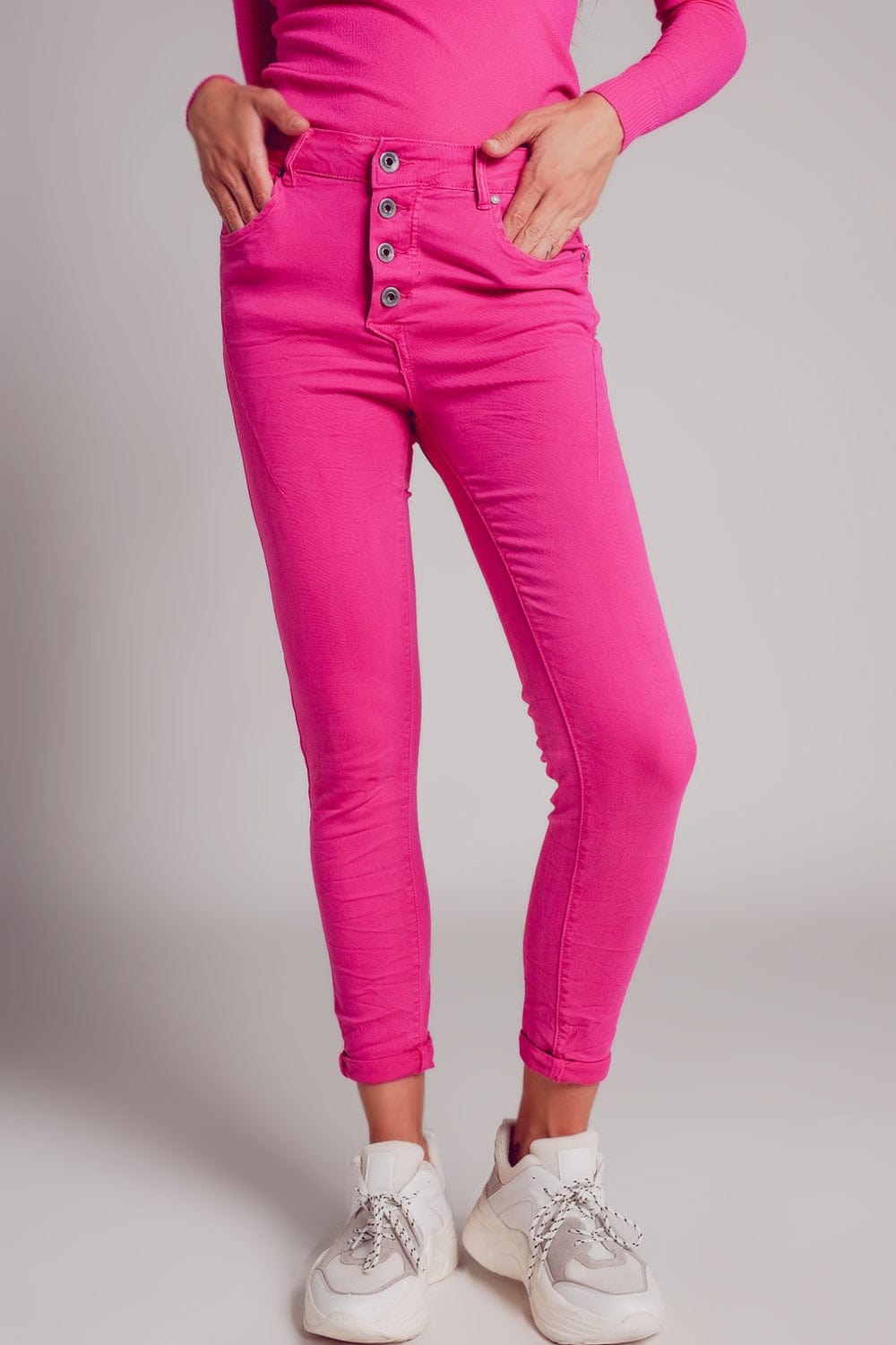 Q2 Women's Jean Exposed Buttons Skinny Jeans in Fuchsia