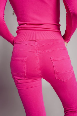 Q2 Women's Jean Exposed Buttons Skinny Jeans in Fuchsia