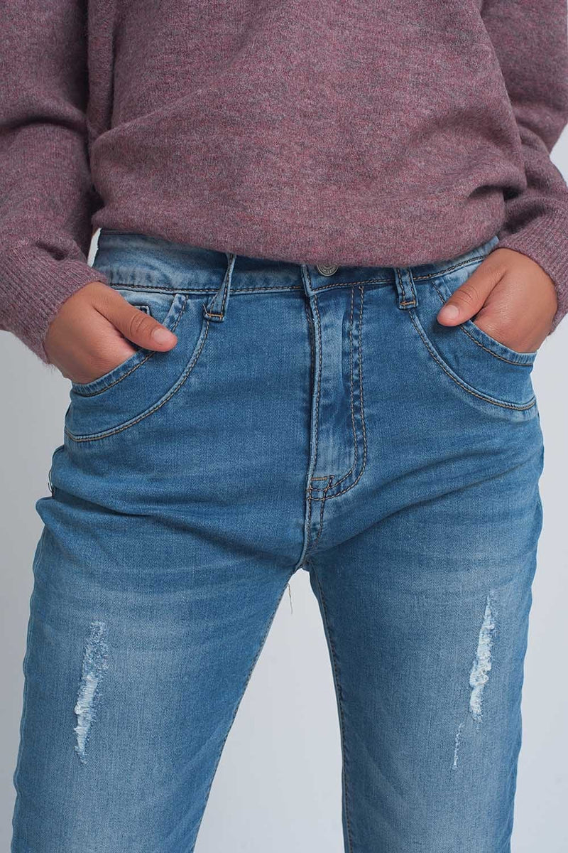 Q2 Women's Jean Fine Denim Ripped Boyfriend Jean in Mid Wash