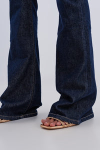 Q2 Women's Jean Flare sky high jeans in dark wash