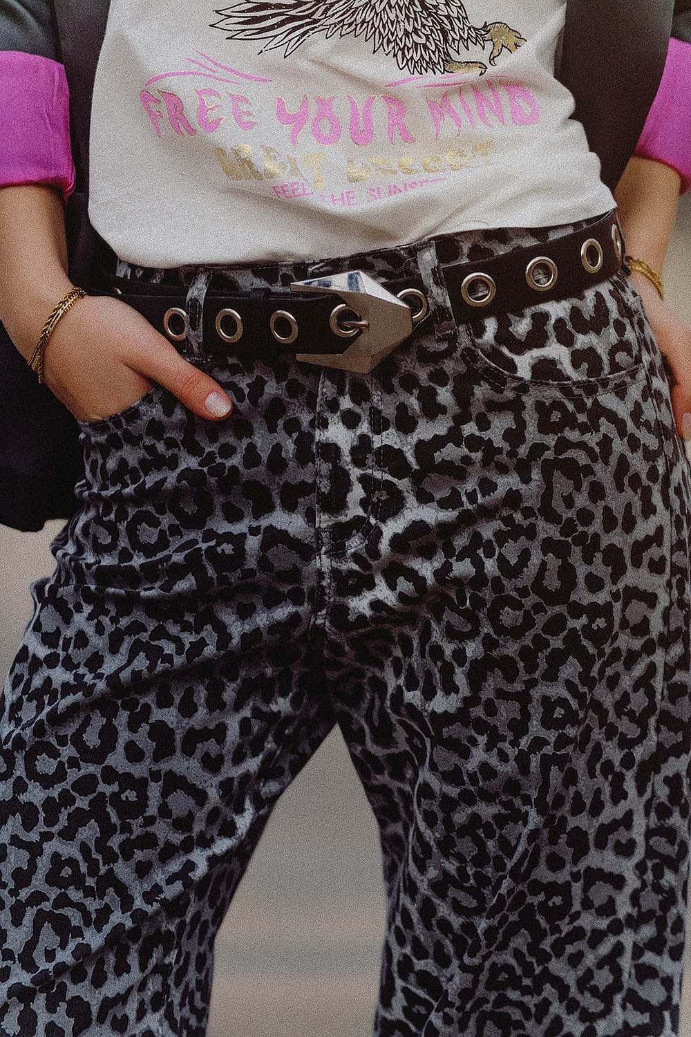 Q2 Women's Jean Grey Leopard Print Pants