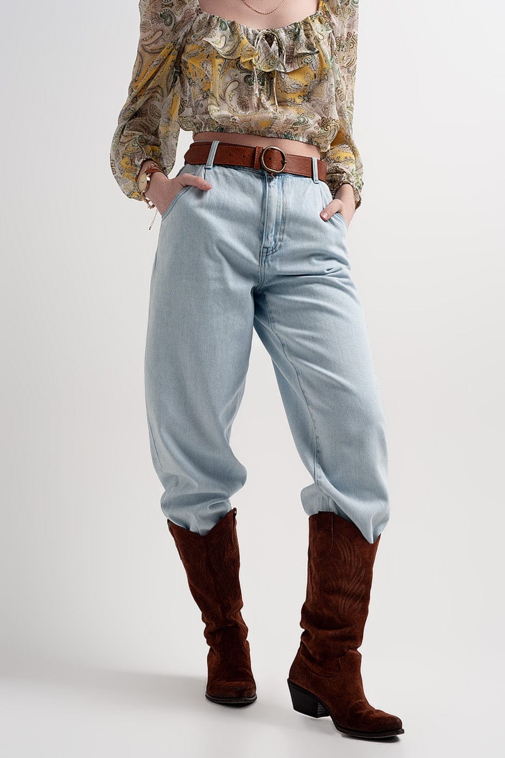 Q2 Women's Jean High Rise Slouchy Mom Jeans in Lightwash