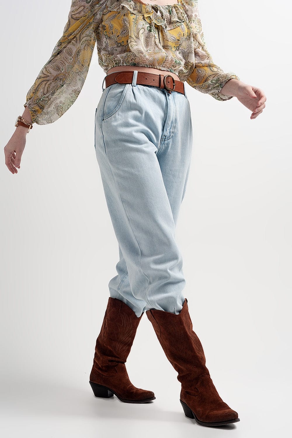 Q2 Women's Jean High Rise Slouchy Mom Jeans in Lightwash