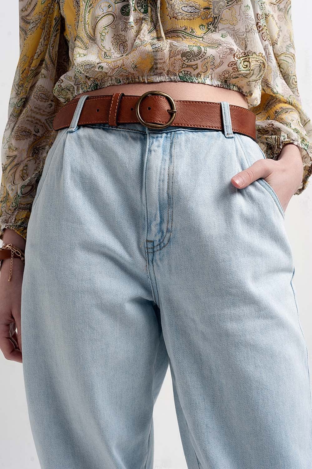 Q2 Women's Jean High Rise Slouchy Mom Jeans in Lightwash