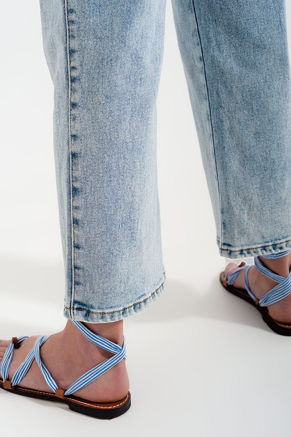 Q2 Women's Jean High Rise Wide Leg Jeans in Bleach Wash