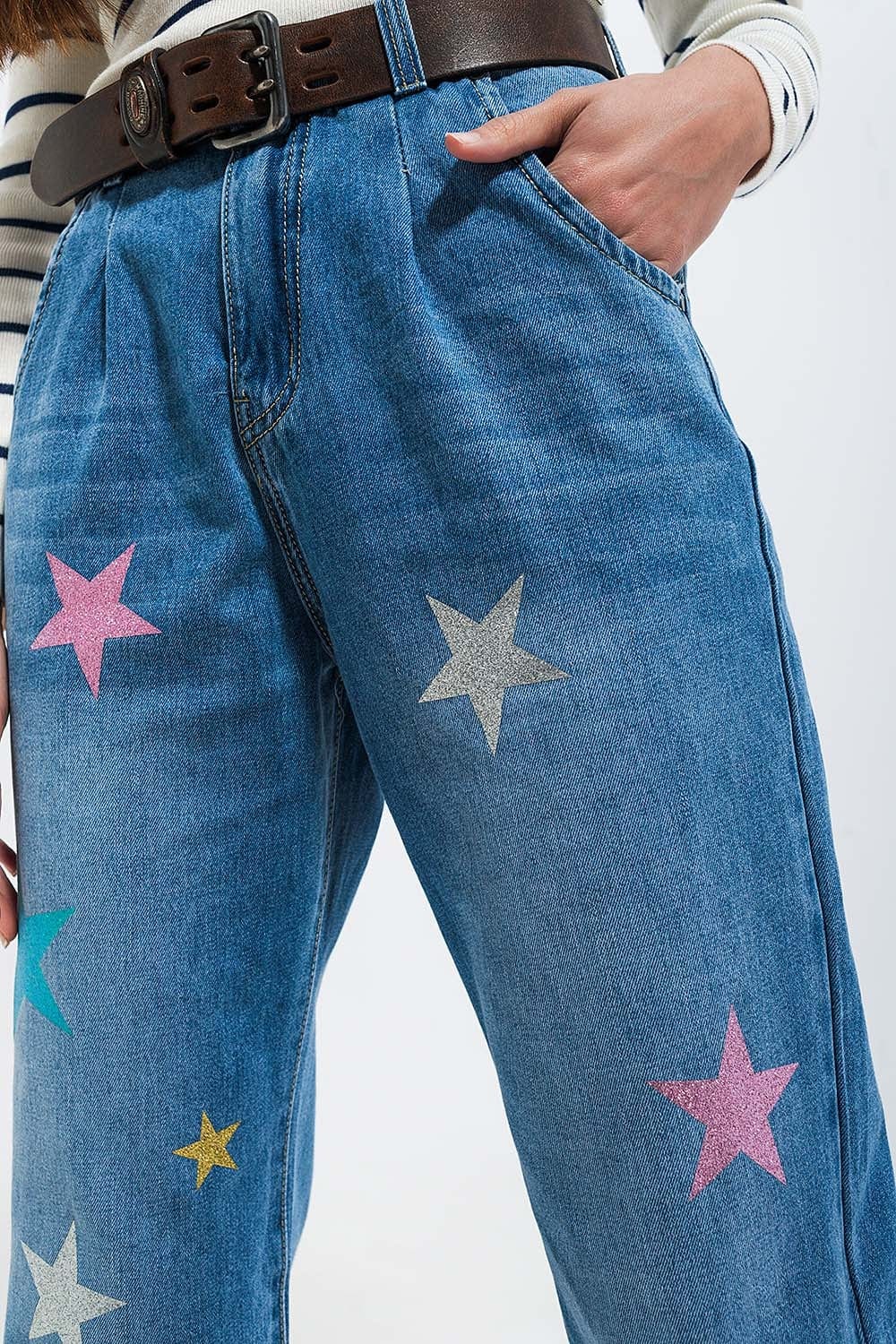 Q2 Women's Jean High Waist Slouch Jean with Pleat Front with Star