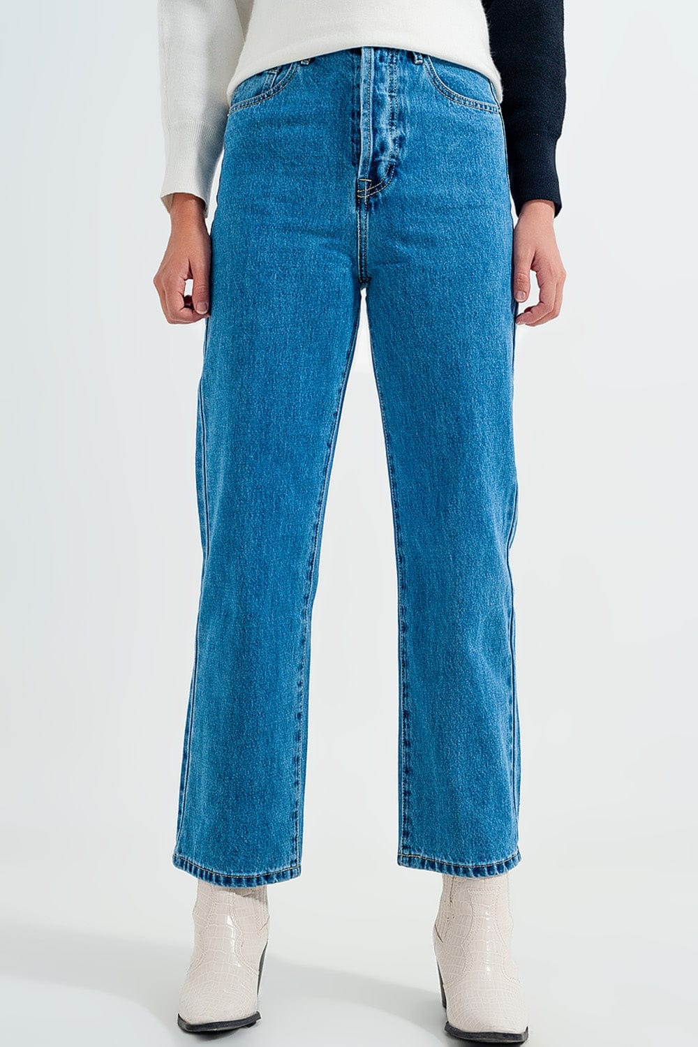 Q2 Women's Jean High Waisted Mom Jeans in Vintage Blue