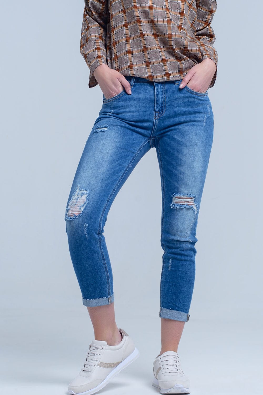 Q2 Women's Jean Jean skinny with rips on the legs