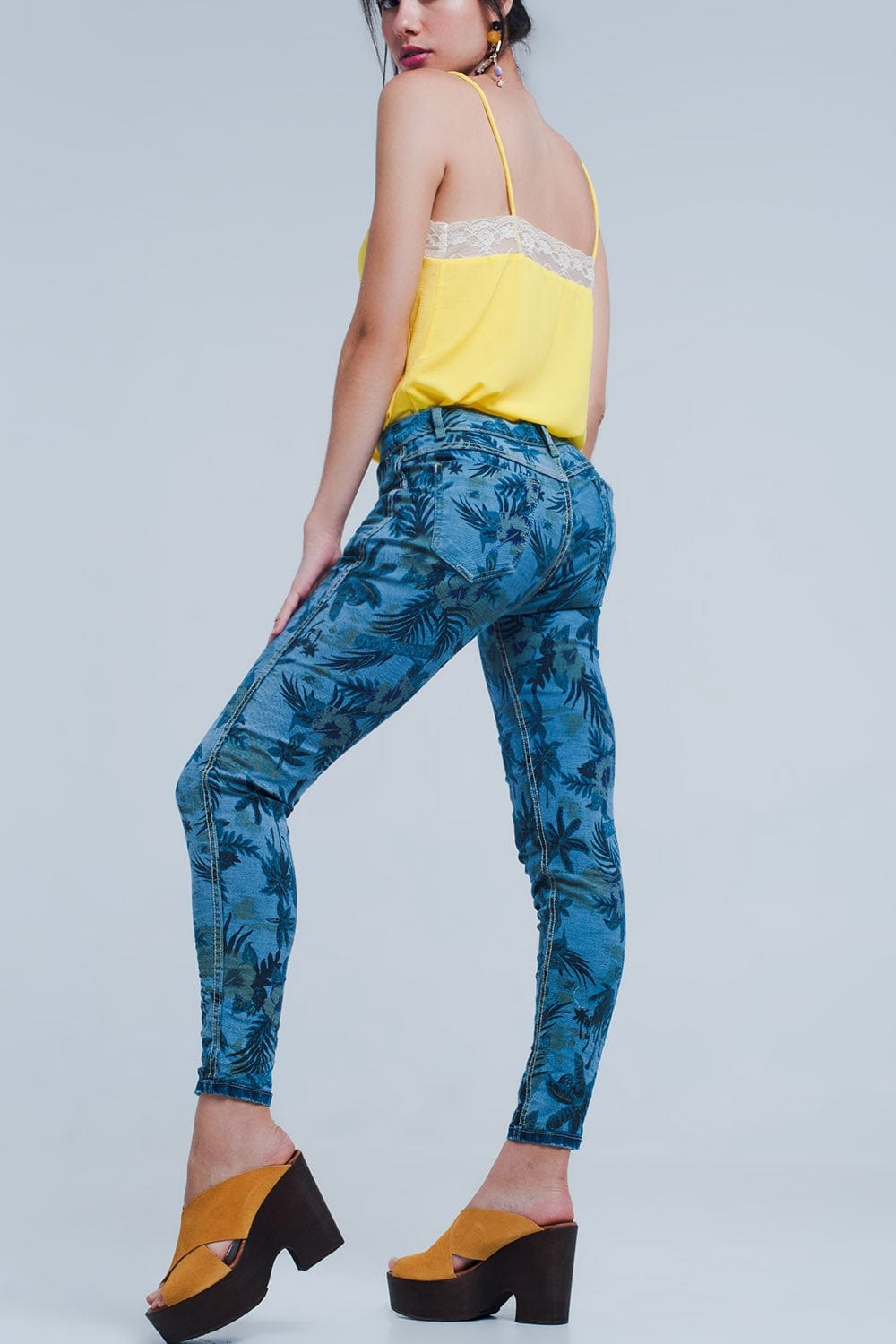 Q2 Women's Jean Jeans Reversible in Mid Blue
