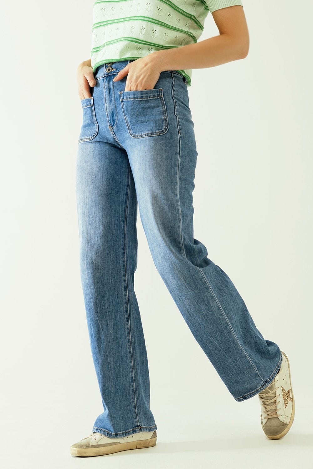 Q2 Women's Jean Jeans Wide Legs With Front Closure With Metalic Buttons And Front Pockets