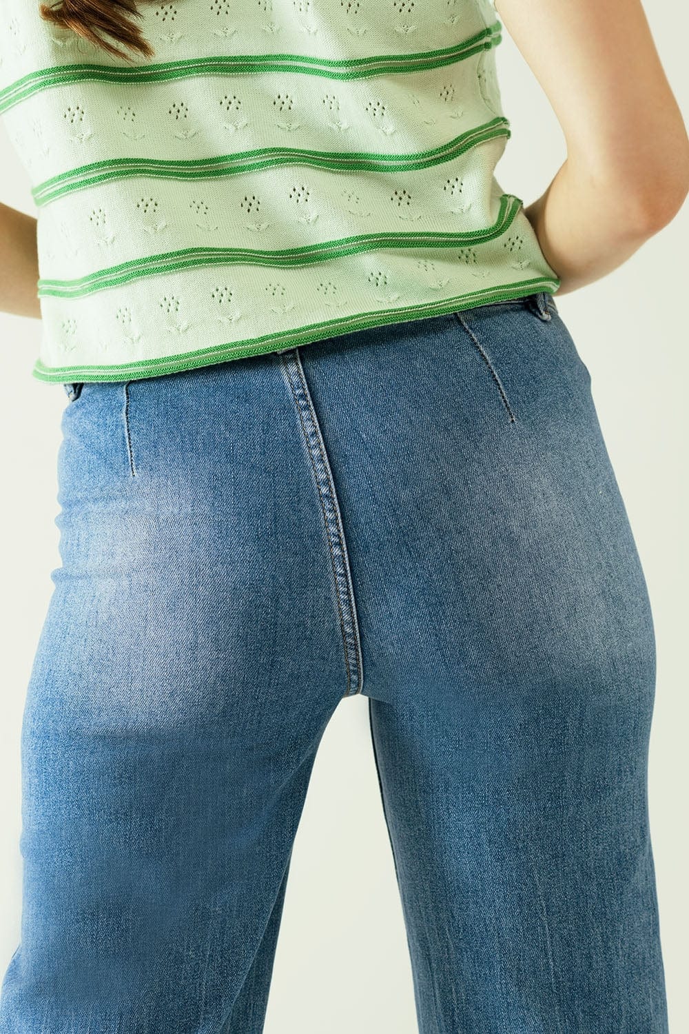 Q2 Women's Jean Jeans Wide Legs With Front Closure With Metalic Buttons And Front Pockets