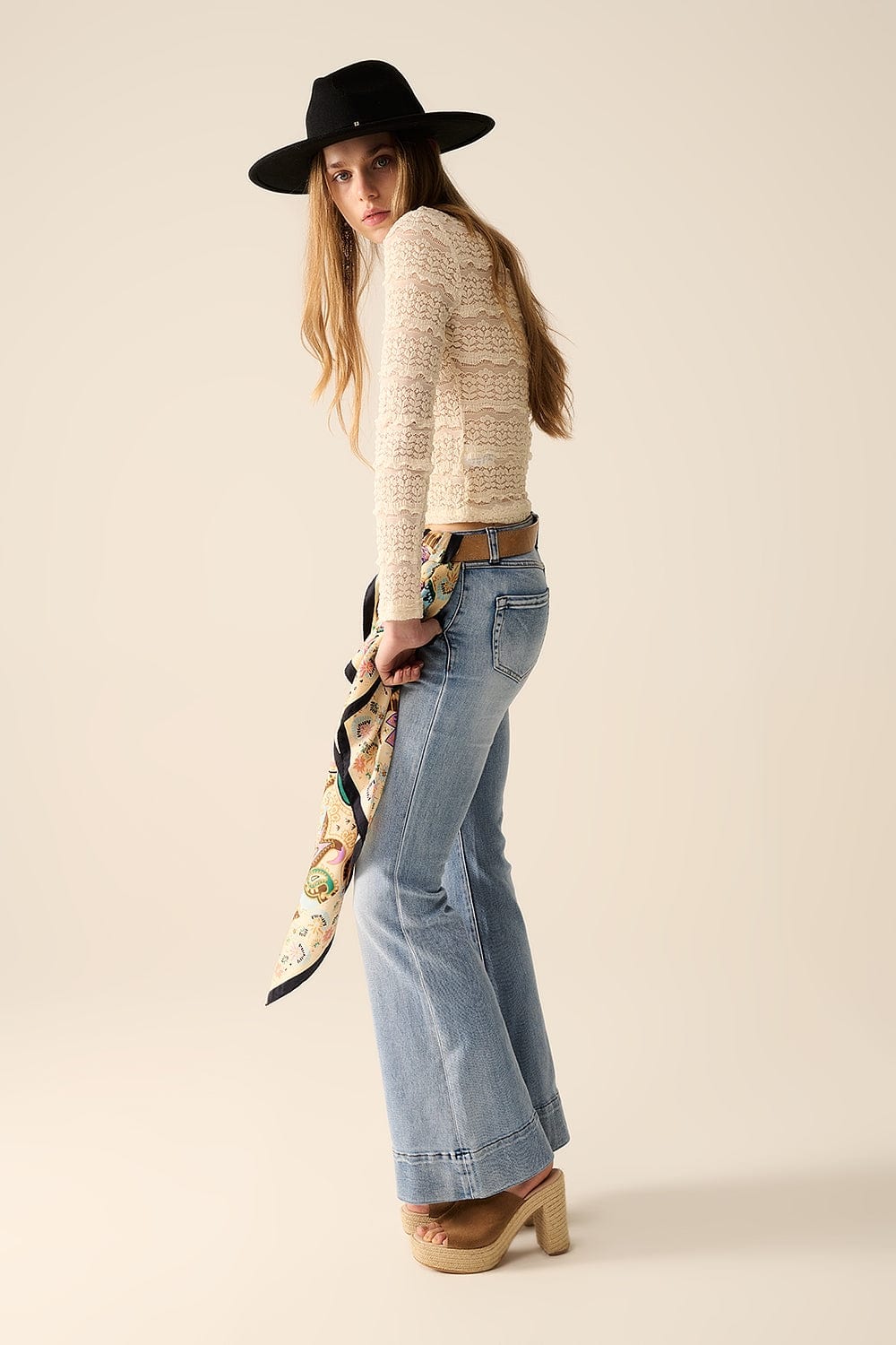 Q2 Women's Jean Light Wash Flared Jeans Made Of High-Quality Denim