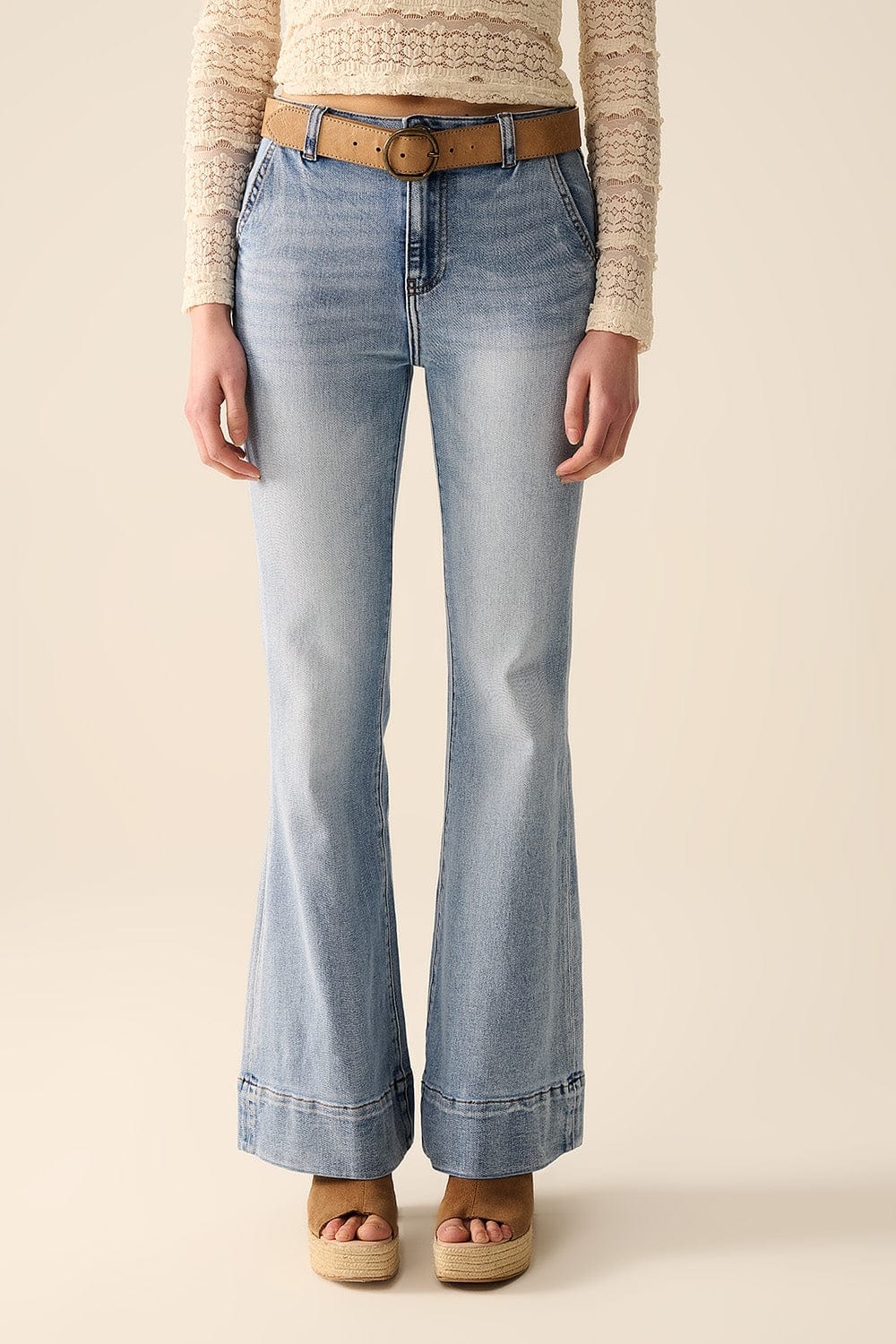 Q2 Women's Jean Light Wash Flared Jeans Made Of High-Quality Denim