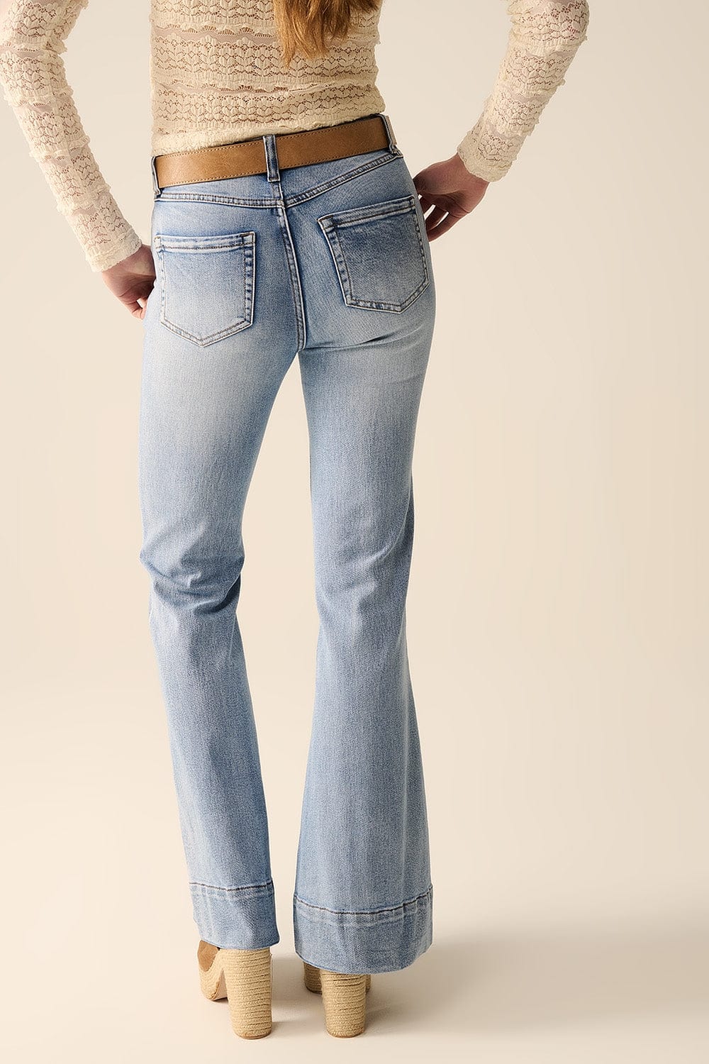 Q2 Women's Jean Light Wash Flared Jeans Made Of High-Quality Denim