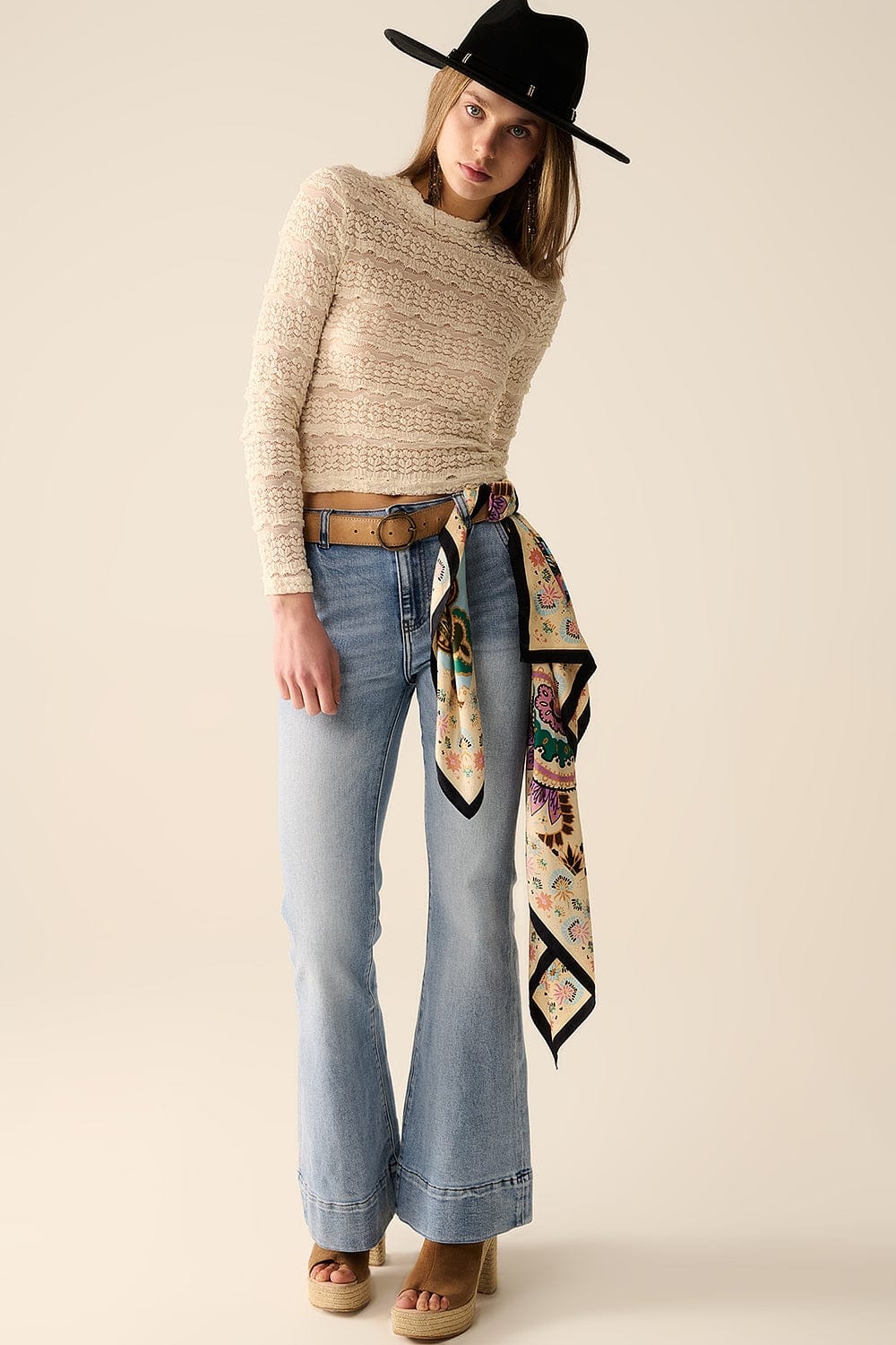 Q2 Women's Jean Light Wash Flared Jeans Made Of High-Quality Denim
