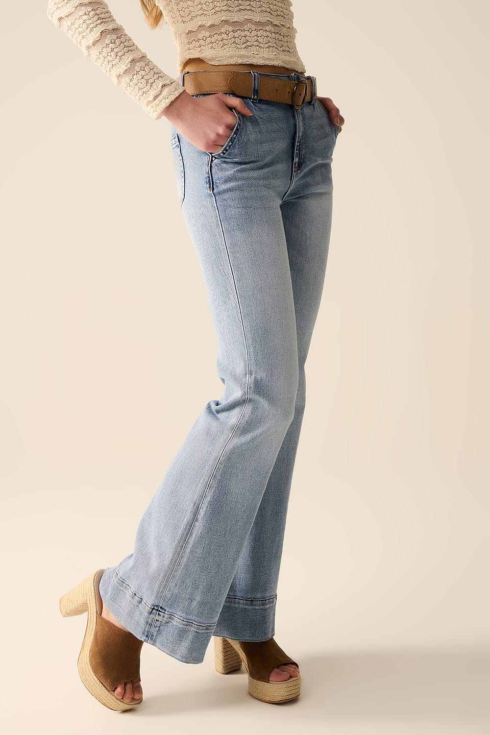 Q2 Women's Jean Light Wash Flared Jeans Made Of High-Quality Denim