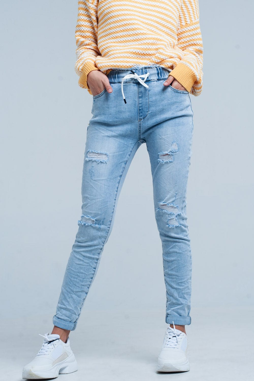 Q2 Women's Jean Light Wash Jogger with Drawstring Waistband
