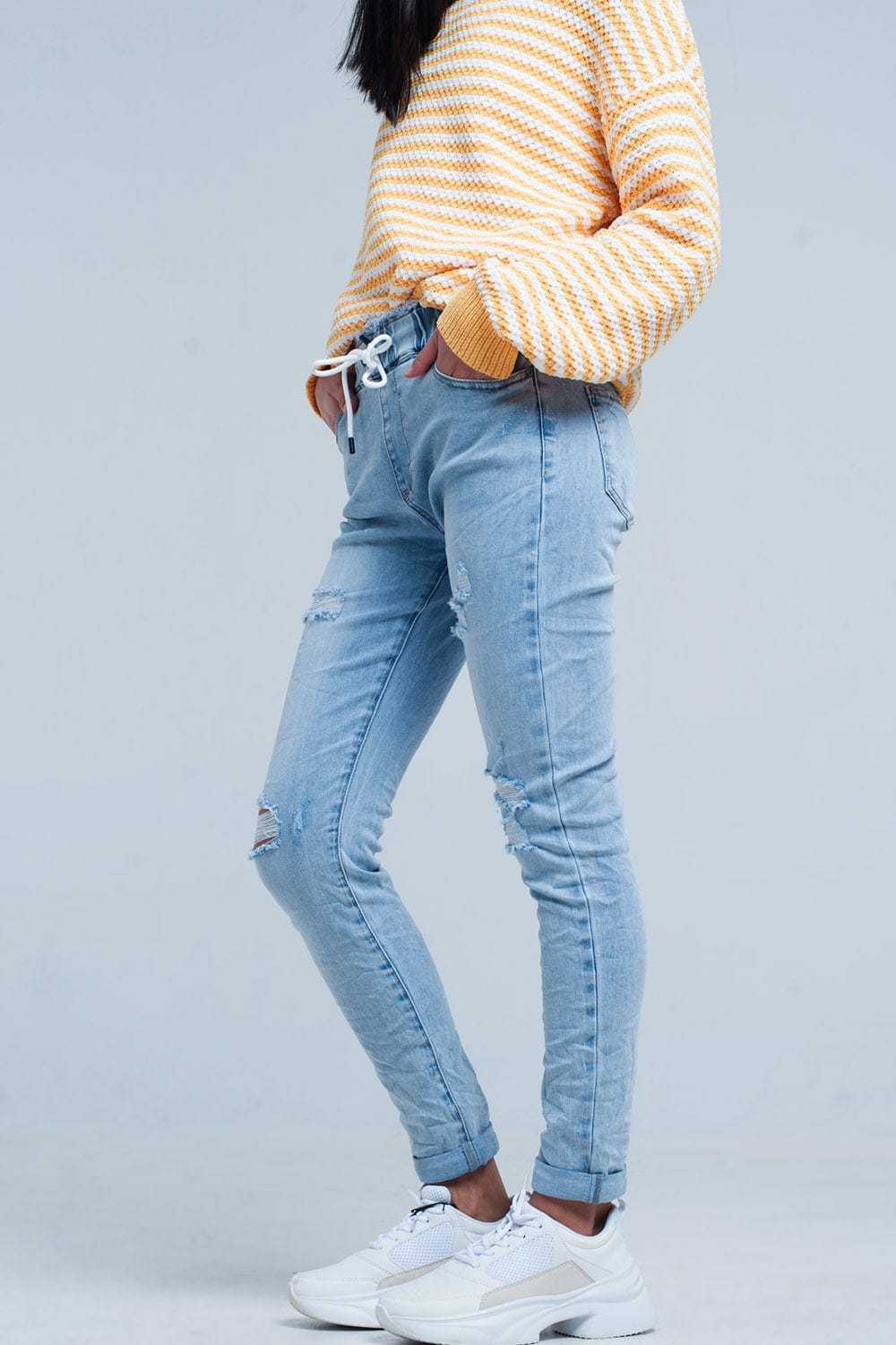 Q2 Women's Jean Light Wash Jogger with Drawstring Waistband