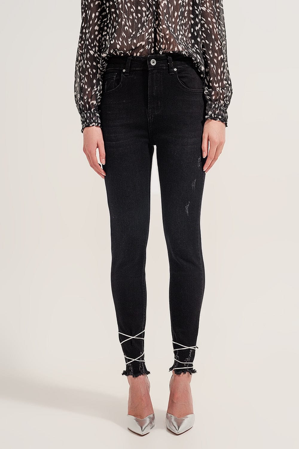 Q2 Women's Jean Raw Hem Skinny Jeans in Washed Black