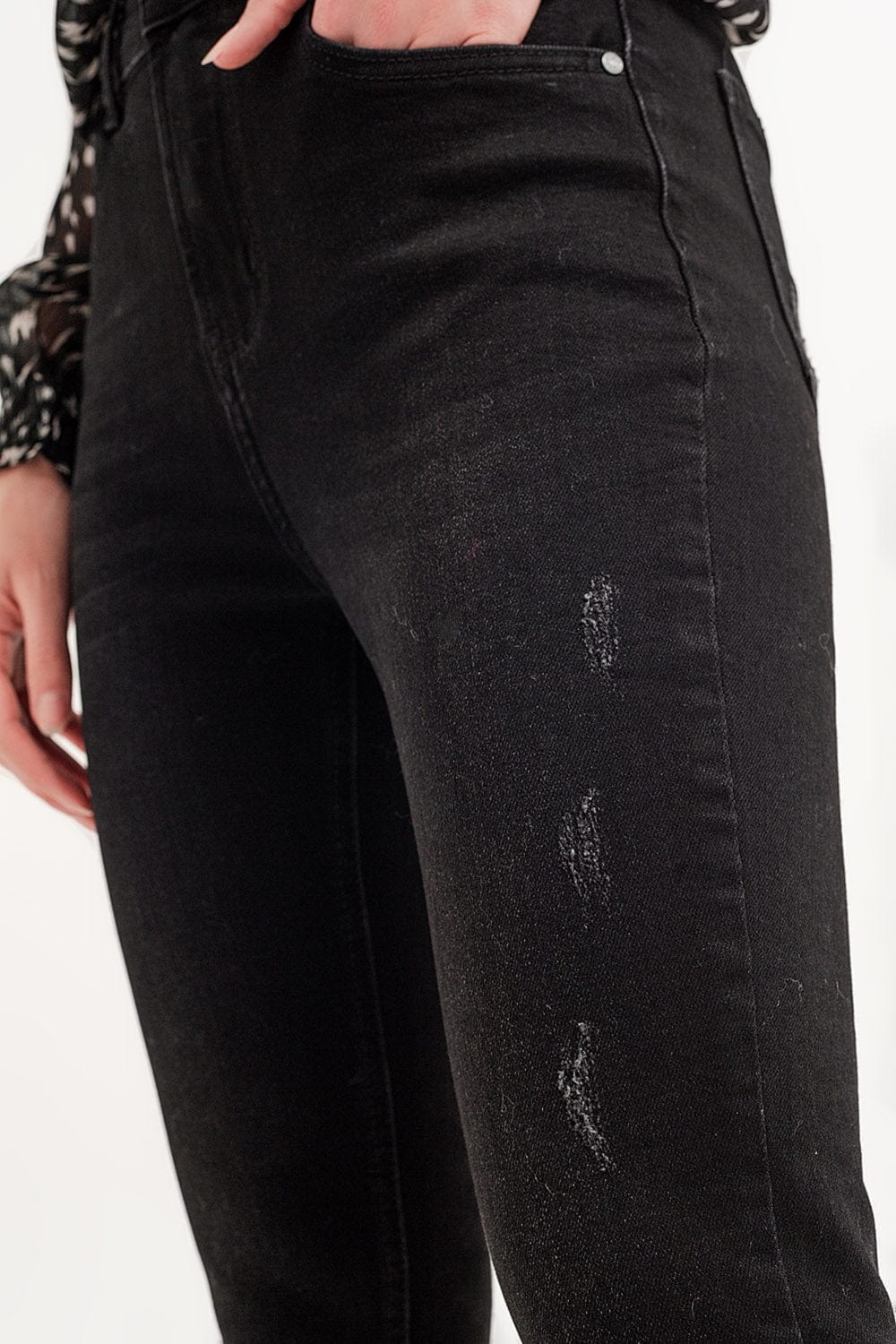 Q2 Women's Jean Raw Hem Skinny Jeans in Washed Black