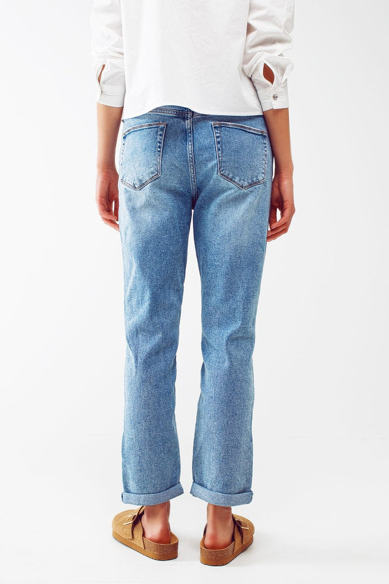 Q2 Women's Jean Ripped Knee Straight Leg Jeans in Light Blue Wash