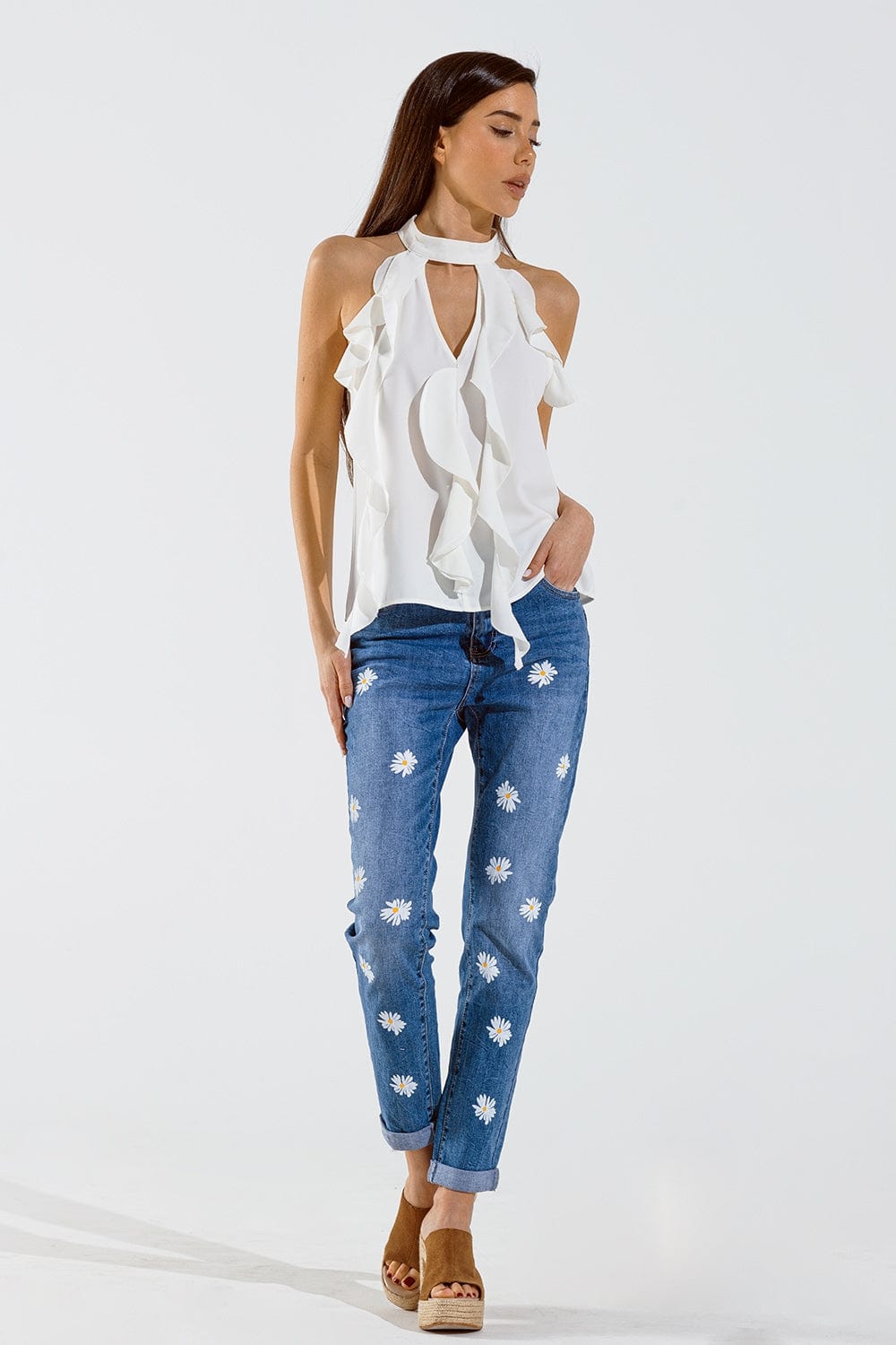 Q2 Women's Jean Skinny Jeans With Printed White Daisys In Mid Wash